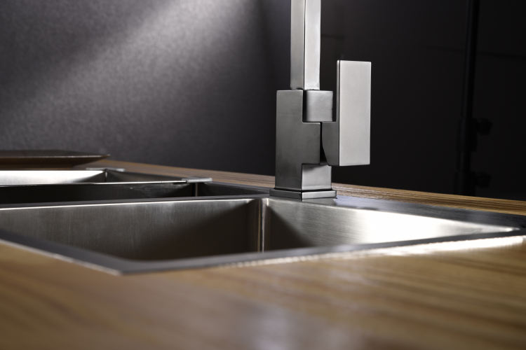 kitchen pull down faucet